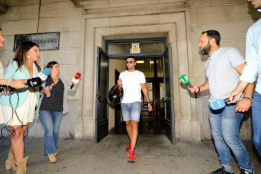 El Tribunal Supremo celebra este viernes una vista pública para deliberar los recursos de casación presentados contra la sentencia que confirmó la pena de nueve años de prisión para los cinco miembros de La Manada por abuso sexual de una joven madrileña en los Sanfermines de Pamplona de 2016