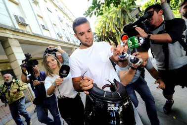 El Tribunal Supremo celebra este viernes una vista pública para deliberar los recursos de casación presentados contra la sentencia que confirmó la pena de nueve años de prisión para los cinco miembros de La Manada por abuso sexual de una joven madrileña en los Sanfermines de Pamplona de 2016