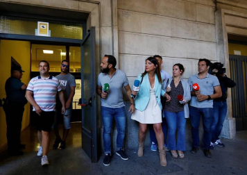 El Tribunal Supremo celebra este viernes una vista pública para deliberar los recursos de casación presentados contra la sentencia que confirmó la pena de nueve años de prisión para los cinco miembros de La Manada por abuso sexual de una joven madrileña en los Sanfermines de Pamplona de 2016