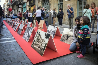 64 comercios participaron en esta edición, que llenó las calles del Casco Antiguo de blanco y rojo