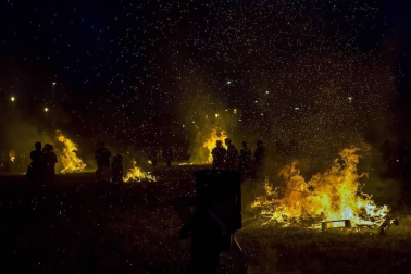 Los navarros celebraron la noche del 23 al 24 de junio, la considerada más corta del año, la tradicional fiesta con las hogueras.