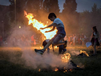 Los navarros celebraron la noche del 23 al 24 de junio, la considerada más corta del año, la tradicional fiesta con las hogueras.
