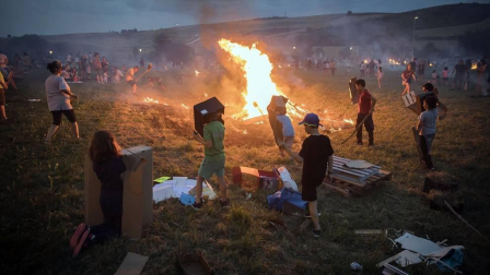 Los navarros celebraron la noche del 23 al 24 de junio, la considerada más corta del año, la tradicional fiesta con las hogueras.