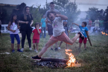 Los navarros celebraron la noche del 23 al 24 de junio, la considerada más corta del año, la tradicional fiesta con las hogueras.