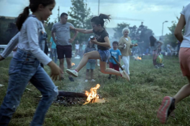 Los navarros celebraron la noche del 23 al 24 de junio, la considerada más corta del año, la tradicional fiesta con las hogueras.