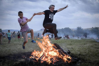 Los navarros celebraron la noche del 23 al 24 de junio, la considerada más corta del año, la tradicional fiesta con las hogueras.