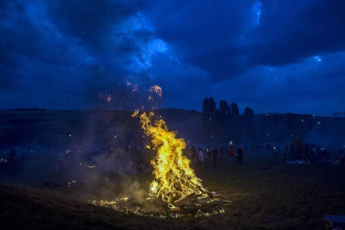 Los navarros celebraron la noche del 23 al 24 de junio, la considerada más corta del año, la tradicional fiesta con las hogueras.