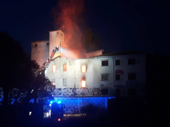 Un incendio afectó a las instalaciones abandonadas entre Olaz y Huarte a última hora de este martes 25 de junio.