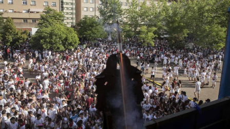 Fotos del cohete de inicio de las fiestas de Barañáin 2019