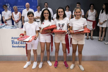 Fotos del cohete de inicio de las fiestas de Barañáin 2019