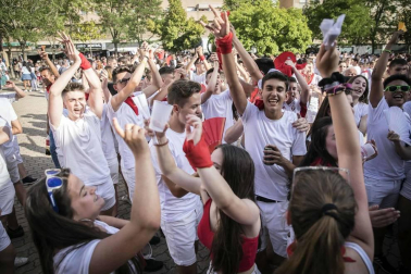 Fotos del cohete de inicio de las fiestas de Barañáin 2019