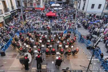 Concierto presanferminero de La Pamplonesa en la plaza Consistorial