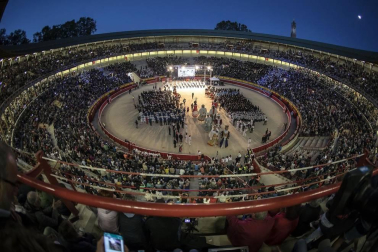 La plaza de toros acogió a miles de personas en e