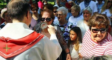 Más de 6.000 alsuarras se reunieron este sábado para celebrar a San Pedro en un día caluroso de verano lleno de tradición.