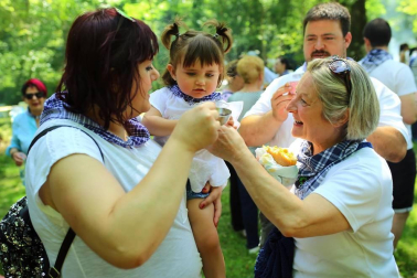 Más de 6.000 alsuarras se reunieron este sábado para celebrar a San Pedro en un día caluroso de verano lleno de tradición.