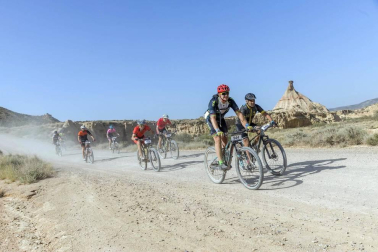 1.152 valientes hicieron frente a las altas temperaturas y pese a la ola de calor participaron en esta edición de la Extreme Bardenas, que fue ganada por el exciclista Haimar Zubeldia.