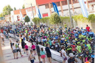 1.152 valientes hicieron frente a las altas temperaturas y pese a la ola de calor participaron en esta edición de la Extreme Bardenas, que fue ganada por el exciclista Haimar Zubeldia.