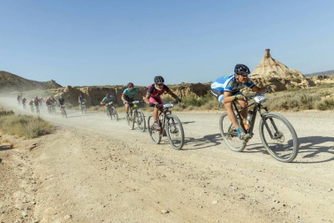 1.152 valientes hicieron frente a las altas temperaturas y pese a la ola de calor participaron en esta edición de la Extreme Bardenas, que fue ganada por el exciclista Haimar Zubeldia.