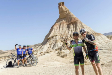 1.152 valientes hicieron frente a las altas temperaturas y pese a la ola de calor participaron en esta edición de la Extreme Bardenas, que fue ganada por el exciclista Haimar Zubeldia.