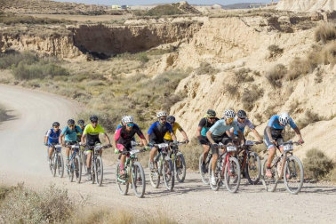 1.152 valientes hicieron frente a las altas temperaturas y pese a la ola de calor participaron en esta edición de la Extreme Bardenas, que fue ganada por el exciclista Haimar Zubeldia.