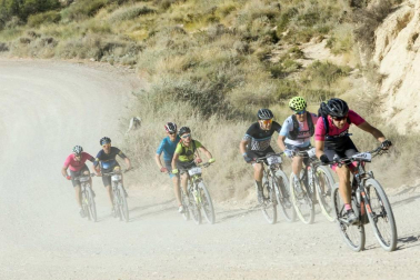 1.152 valientes hicieron frente a las altas temperaturas y pese a la ola de calor participaron en esta edición de la Extreme Bardenas, que fue ganada por el exciclista Haimar Zubeldia.