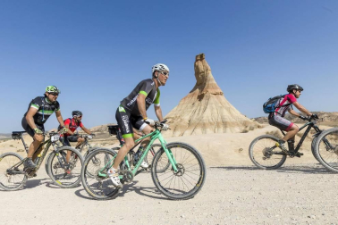 1.152 valientes hicieron frente a las altas temperaturas y pese a la ola de calor participaron en esta edición de la Extreme Bardenas, que fue ganada por el exciclista Haimar Zubeldia.