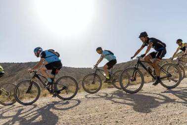 1.152 valientes hicieron frente a las altas temperaturas y pese a la ola de calor participaron en esta edición de la Extreme Bardenas, que fue ganada por el exciclista Haimar Zubeldia.