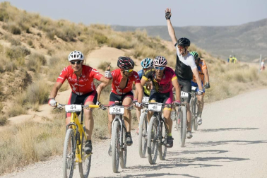 1.152 valientes hicieron frente a las altas temperaturas y pese a la ola de calor participaron en esta edición de la Extreme Bardenas, que fue ganada por el exciclista Haimar Zubeldia.