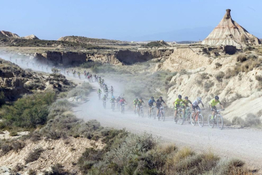 1.152 valientes hicieron frente a las altas temperaturas y pese a la ola de calor participaron en esta edición de la Extreme Bardenas, que fue ganada por el exciclista Haimar Zubeldia.