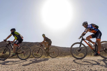 1.152 valientes hicieron frente a las altas temperaturas y pese a la ola de calor participaron en esta edición de la Extreme Bardenas, que fue ganada por el exciclista Haimar Zubeldia.