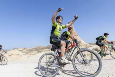1.152 valientes hicieron frente a las altas temperaturas y pese a la ola de calor participaron en esta edición de la Extreme Bardenas, que fue ganada por el exciclista Haimar Zubeldia.