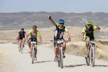 1.152 valientes hicieron frente a las altas temperaturas y pese a la ola de calor participaron en esta edición de la Extreme Bardenas, que fue ganada por el exciclista Haimar Zubeldia.