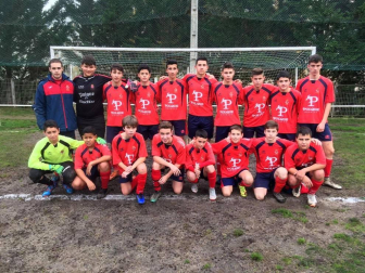 Fotos de los equipos de fútbol y futbito en el C.D. Aoiz en cuyas diez categorías han jugado esta temporada 162 jugadores