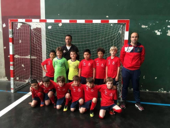 Fotos de los equipos de fútbol y futbito en el C.D. Aoiz en cuyas diez categorías han jugado esta temporada 162 jugadores