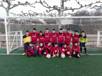 Fotos de los equipos de fútbol y futbito en el C.D. Aoiz en cuyas diez categorías han jugado esta temporada 162 jugadores