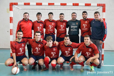 Fotos de los equipos de fútbol y futbito en el C.D. Aoiz en cuyas diez categorías han jugado esta temporada 162 jugadores