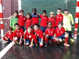 Fotos de los equipos de fútbol y futbito en el C.D. Aoiz en cuyas diez categorías han jugado esta temporada 162 jugadores