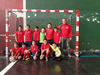 Fotos de los equipos de fútbol y futbito en el C.D. Aoiz en cuyas diez categorías han jugado esta temporada 162 jugadores