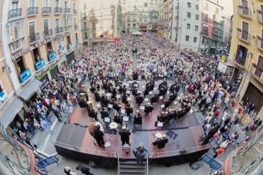 Cien años de vida dan para mucho. Anécdotas, tradiciones, homenajes... Todo queda recogido en un álbum de fotos del que mostramos un breve selección.