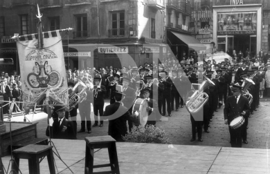 Cien años de vida dan para mucho. Anécdotas, tradiciones, homenajes... Todo queda recogido en un álbum de fotos del que mostramos un breve selección.