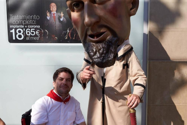 Los Gigantes y los Cabezudos hicieron las delicias de los menores, y no tan menores, en el inicio de los Sanfermines 2019.