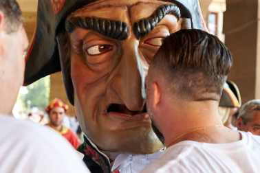 Los Gigantes y los Cabezudos hicieron las delicias de los menores, y no tan menores, en el inicio de los Sanfermines 2019.