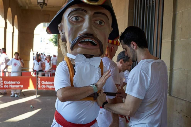 Los Gigantes y los Cabezudos hicieron las delicias de los menores, y no tan menores, en el inicio de los Sanfermines 2019.