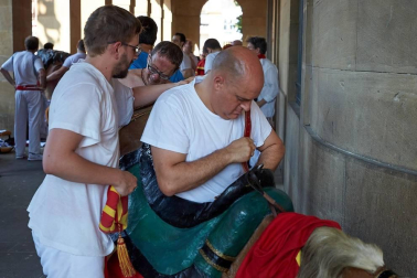 Los Gigantes y los Cabezudos hicieron las delicias de los menores, y no tan menores, en el inicio de los Sanfermines 2019.
