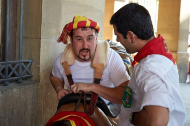 Los Gigantes y los Cabezudos hicieron las delicias de los menores, y no tan menores, en el inicio de los Sanfermines 2019.