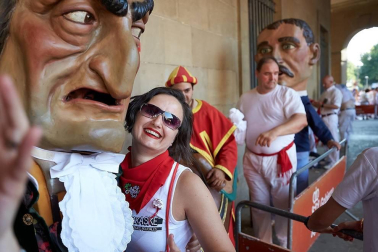 Los Gigantes y los Cabezudos hicieron las delicias de los menores, y no tan menores, en el inicio de los Sanfermines 2019.