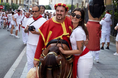 Los Gigantes y los Cabezudos hicieron las delicias de los menores, y no tan menores, en el inicio de los Sanfermines 2019.