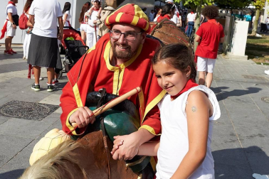 Los Gigantes y los Cabezudos hicieron las delicias de los menores, y no tan menores, en el inicio de los Sanfermines 2019.