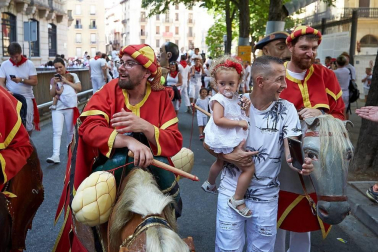 Los Gigantes y los Cabezudos hicieron las delicias de los menores, y no tan menores, en el inicio de los Sanfermines 2019.