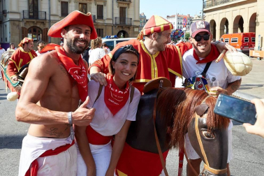 Los Gigantes y los Cabezudos hicieron las delicias de los menores, y no tan menores, en el inicio de los Sanfermines 2019.